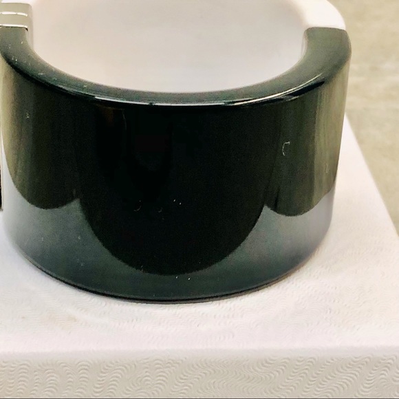 Duplicity of “Ebony and Ivory” with matching crystals bangle - Picture 4 of 10